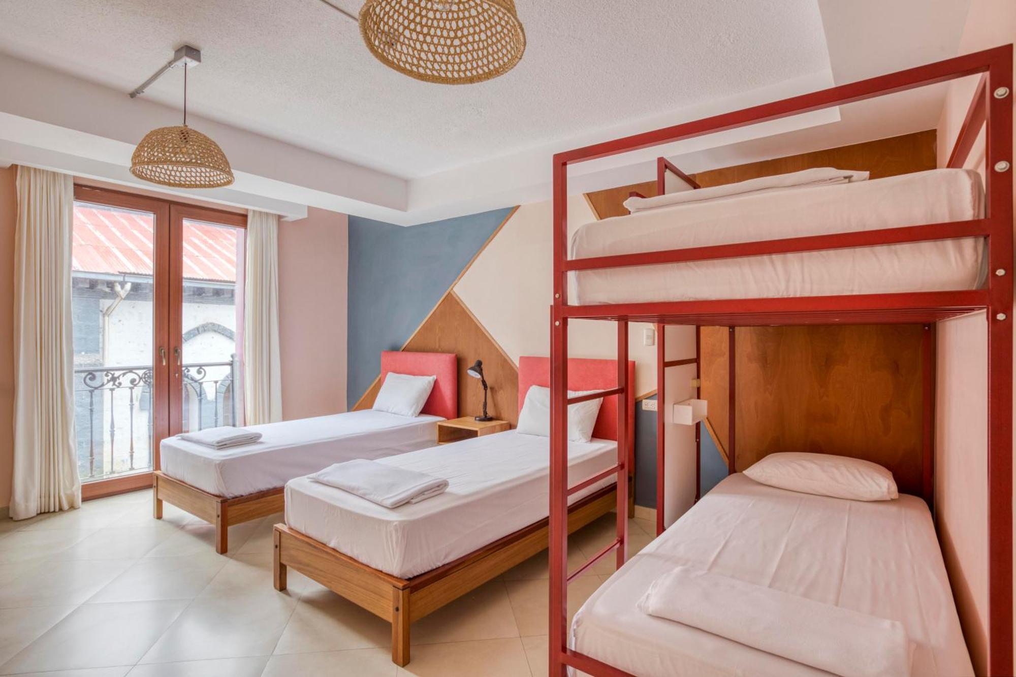 Socialtel Banos Hotel Værelse billede